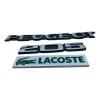 Set de 3 LOGOS de coffre Peugeot 205 LACOSTE – Fixation double face pour une pose rapide.