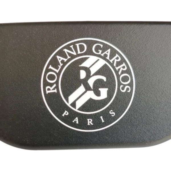 Monogramme de volant. Plastique ABS injecté. Peugeot 205 Roland Garros Phase 2.
