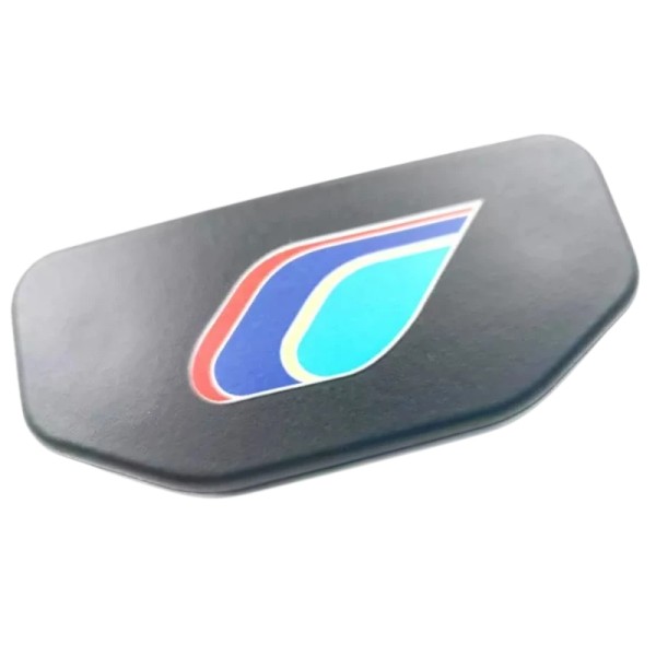 Apportez la touche sportive PTS à votre Peugeot 205 avec ce centre de volant unique !
