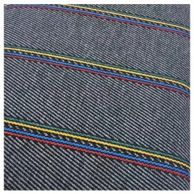 Ce tissu central multicolore, typique des finitions Peugeot 309 XS des années 80-90, permet une rénovation fidèle.