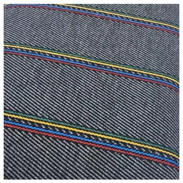 Ce tissu central multicolore, typique des finitions Peugeot 309 XS des années 80-90, permet une rénovation fidèle.