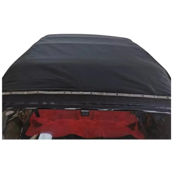 Optimisez le confort et la durabilité de votre Peugeot 205 cabriolet avec cette matelassure de capote intérieure.