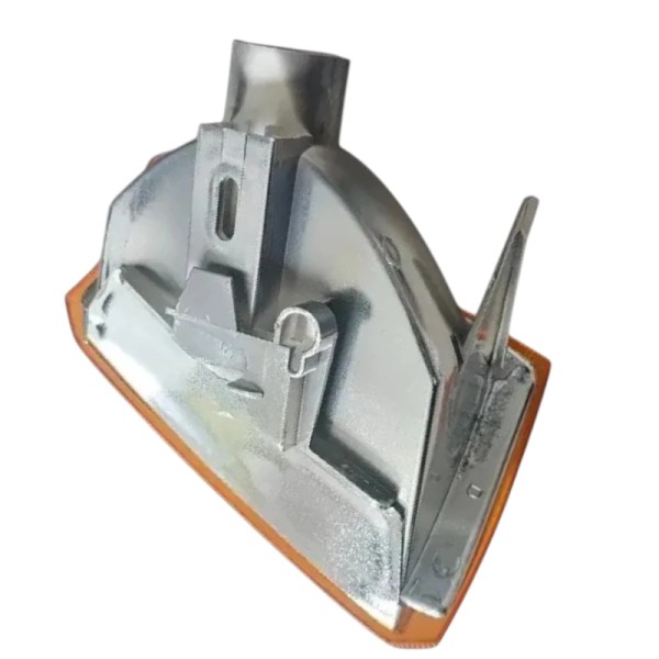 Clignotant avant droit Peugeot 205 vendu neuf, sans porte ampoule.