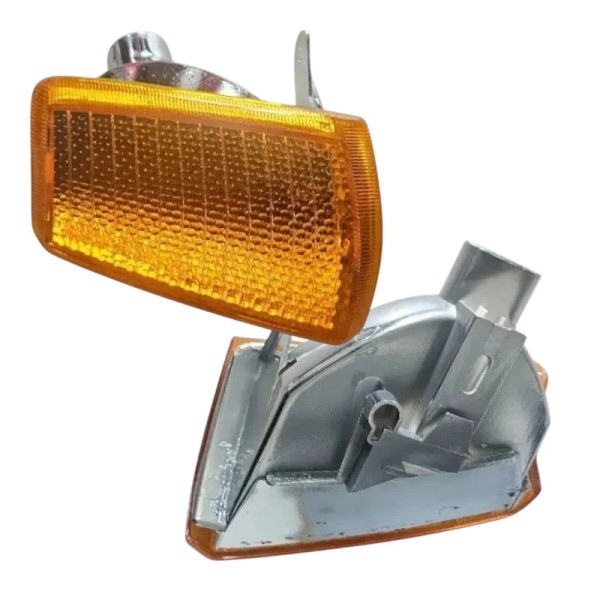 Ce lot de deux clignotants avant orange est idéal pour remplacer les clignotants gauche et droit de votre Peugeot 205.