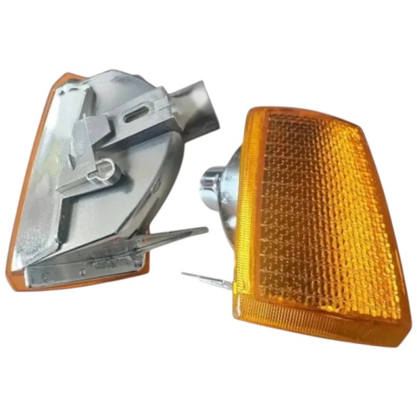 Avant/après remplacement complet des clignotants avant orange Peugeot 205.