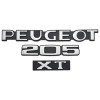 Lot de 3 logos de coffre pour Peugeot 205 XT – badges neufs fond noir lettrage gris double face posé.