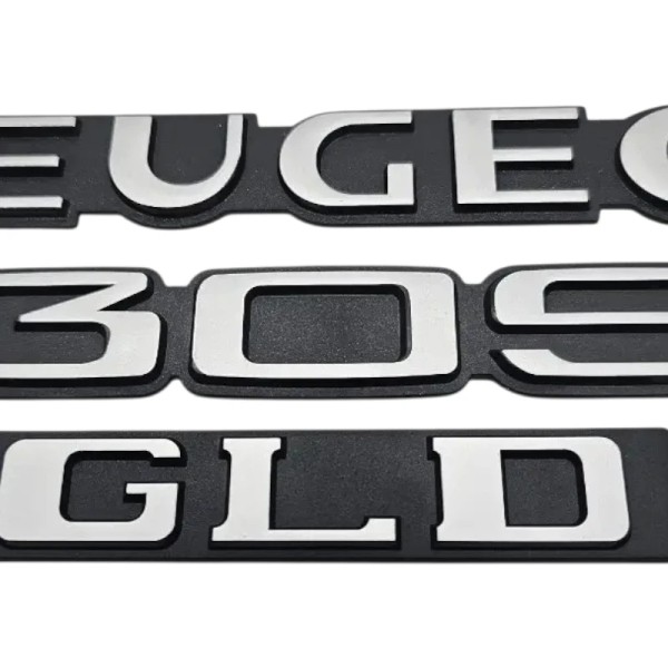 Set 3 badges Peugeot 309 GLD – reproduction fidèle – vue complète.