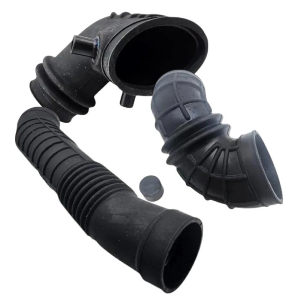 Ce pack de 4 pièces permet de remplacer l’ensemble des conduits d’air du système d’admission de la Peugeot 309 GTI16.