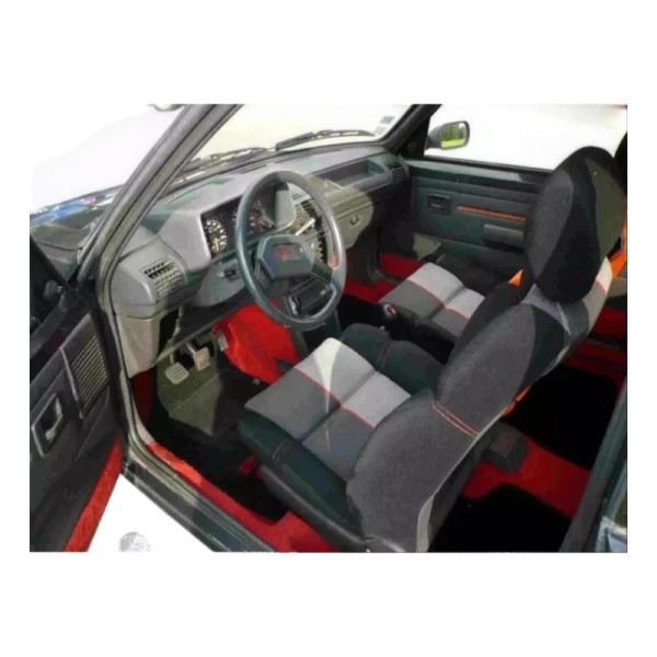 Peugeot 205 CTI – Revêtements de sièges sur mesure pour un rendu impeccable.